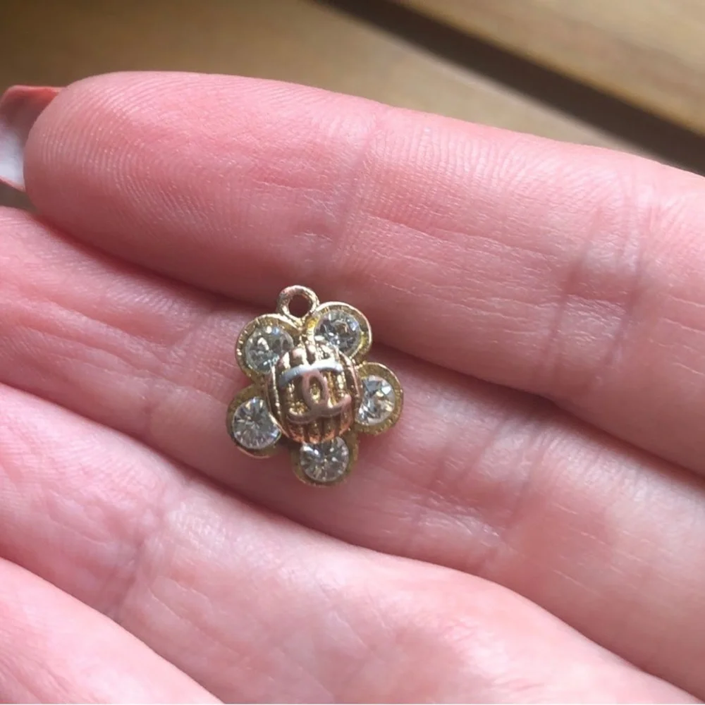 RARE CHANEL CC Faux Diamond Pendant - Picture 1 of 9